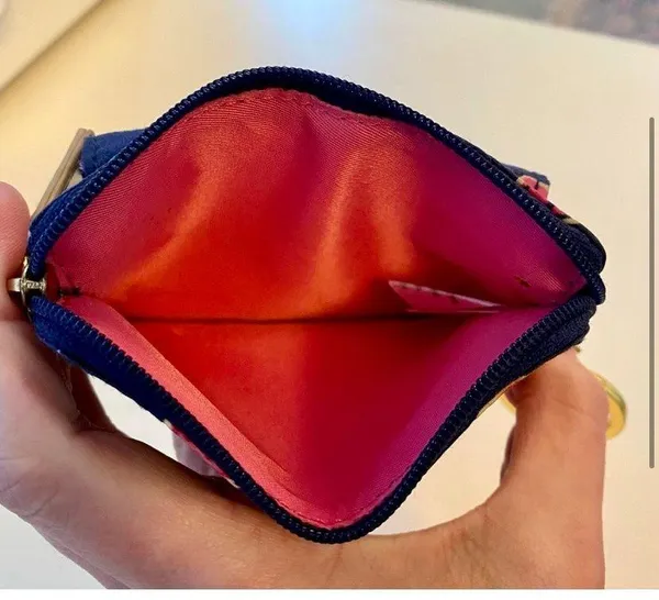 Lilly Pulitzer Adorable Keychain wallet! In great condition! 💕💙 💄 - Image 3