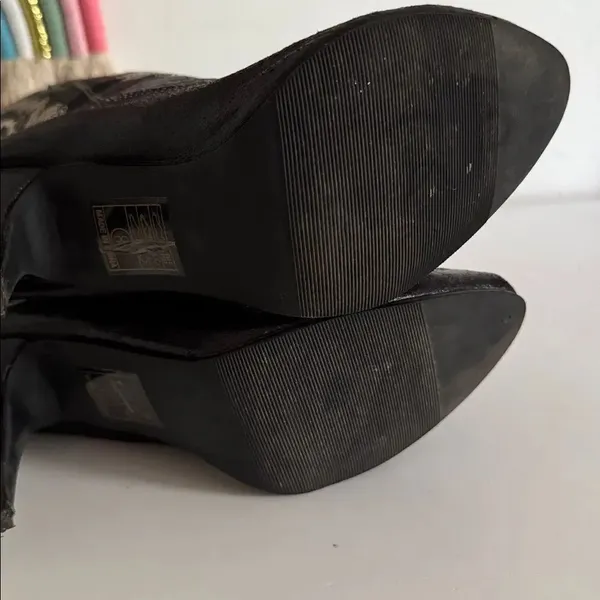 Ellie Black Embroidered Heeled Boots EUC - Image 5