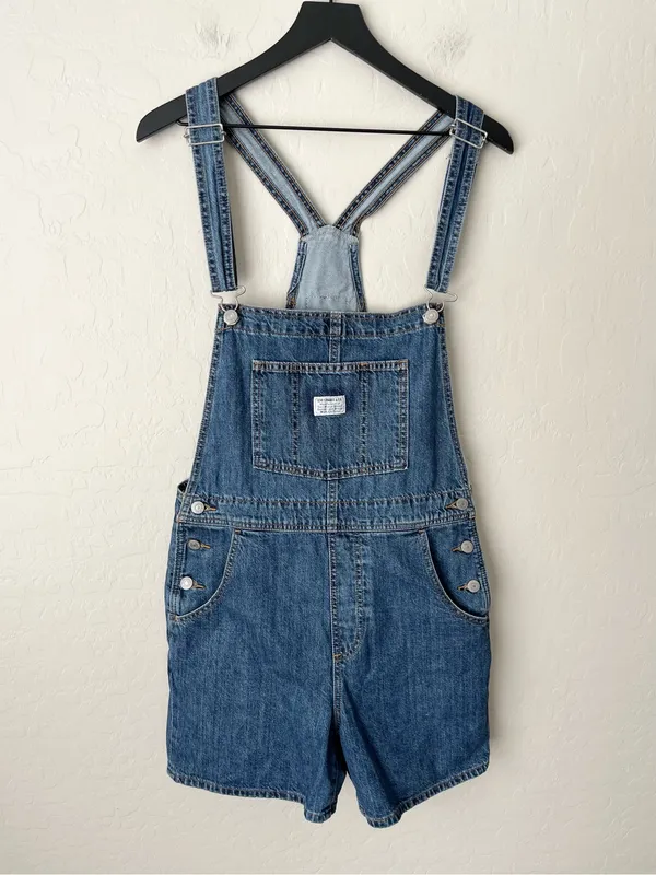 Levi’s premium vintage inspired overalls shorts medium wash medium - Image 3