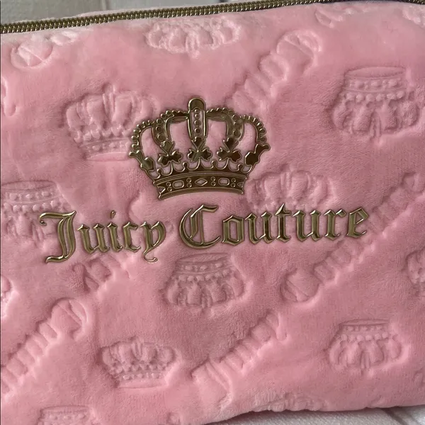 NWT Juicy Couture Pink Embossed Cosmetic Case. - Image 3