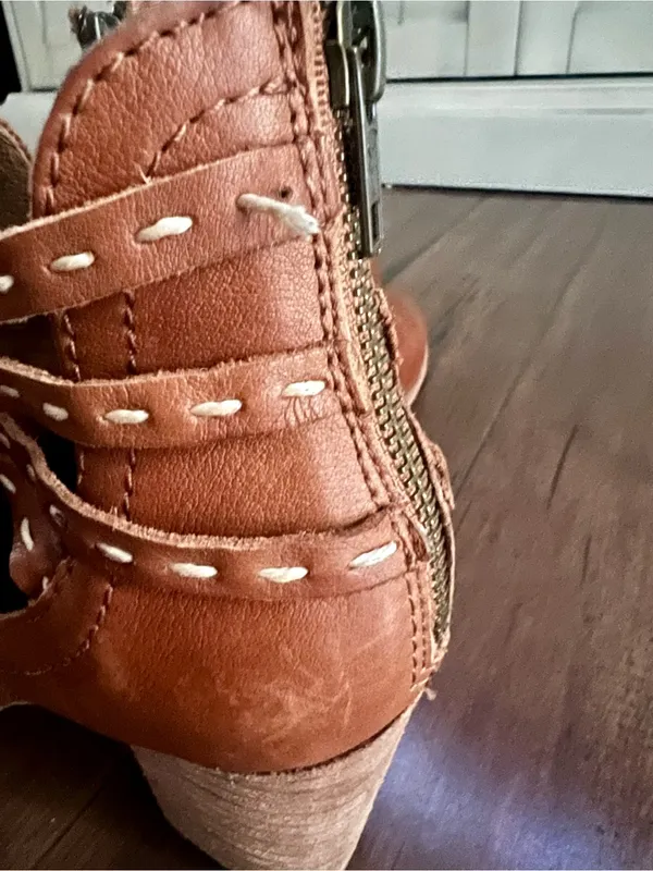 Frye Naomi Pickstitch Leather Ankle Booties - Size 9.5 - Image 9