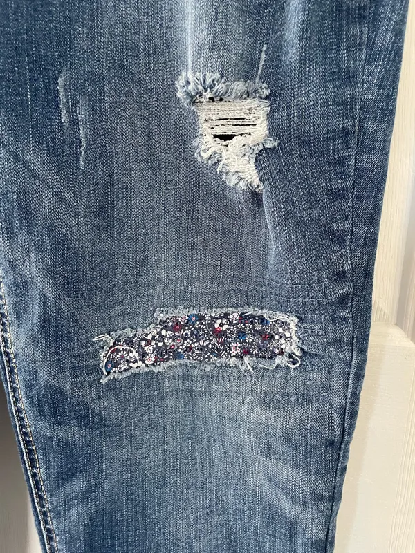 Maurice’s Mid Rise Distressed Floral Patch Crop Jeans Size 14 - Image 2