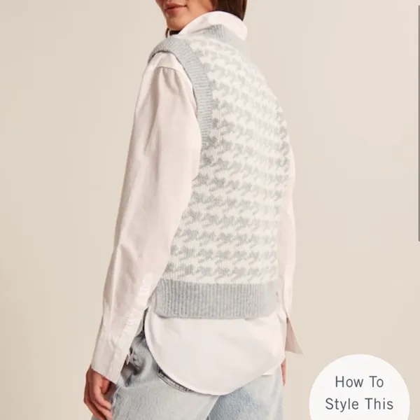 Abercrombie & Fitch Gray Houndstooth Knit Sweater Vest Size Small EUC - Image 4