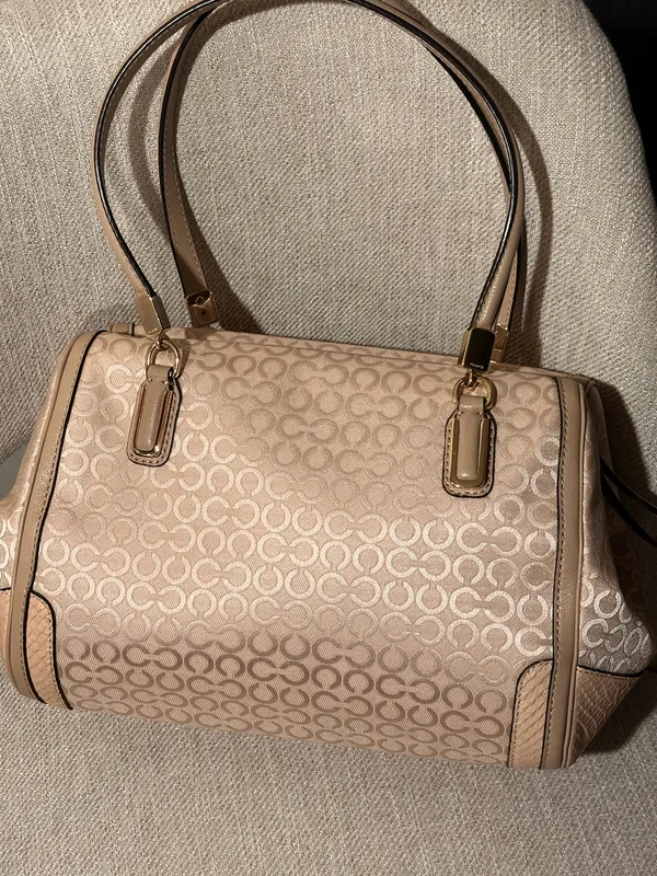 COACH Madison Turnlock 2way Handbag Elegant Signature Gold Hardware Finish ✨ - Image 6