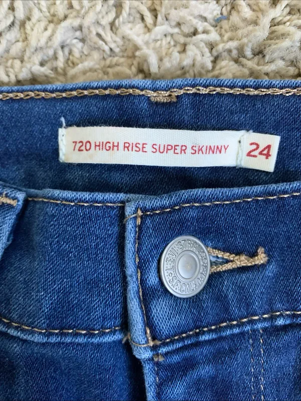 Levi’s 720 high rise super-skinny size 24 denim blue jeans - Image 2