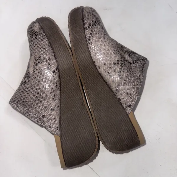 Volatile‎ Slip On Platform Mule Wedge Faux Snakeskin Leather Slip Clogs Size 7 - Image 7