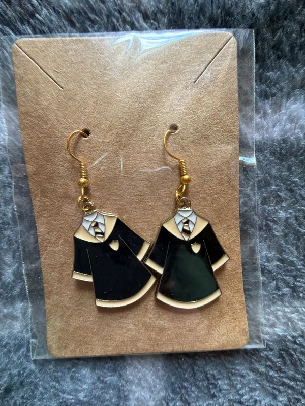 Harry Potter Inspired Wizarding School House Robe and Sorting Hat Dangle Earring Black - Image 3