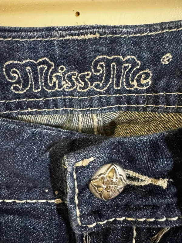 Miss Me JE5453B7R Bootcut Rhinestone Sequin Pocket Jeans - Image 9