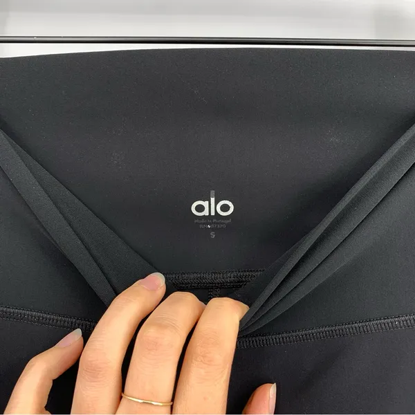 ALO YOGA 7/8 High-Waist Ripped Warrior Black S - Image 5
