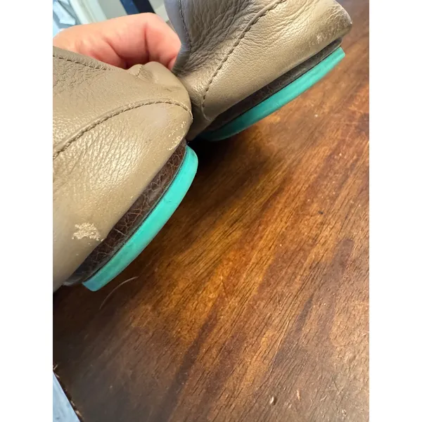 Tieks taupe slip on foldable flats women's size 9- see desciption - Image 6