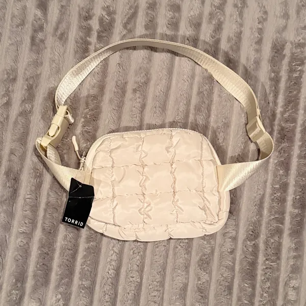 Torrid Quilted Belt Bag Off White Puffer Waist Pack Crossbody 43690450 NEW‎ - Image 2