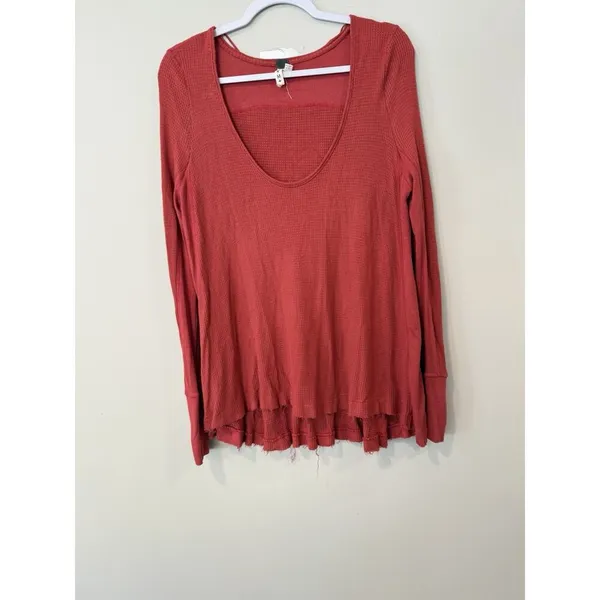 FREE PEOPLE LONG SLEEVE MALIBU KNIT THERMAL HI-LOW TOP SHIRT Sz Medium 2259 - Image 3
