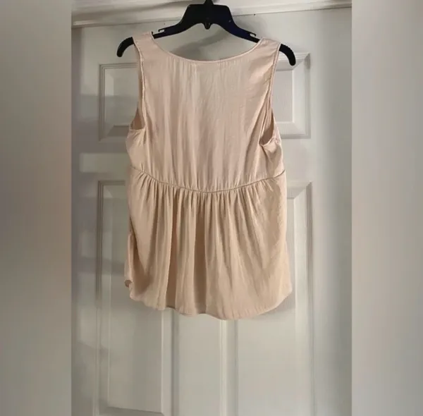 Impressions ladies sleeveless blouse is a size Medium. - Image 2