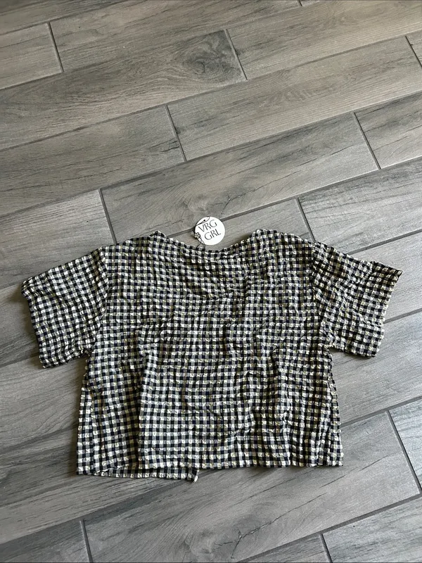 Gingham Scoop-Neck Cropped Top in Black & Cream - Image 3
