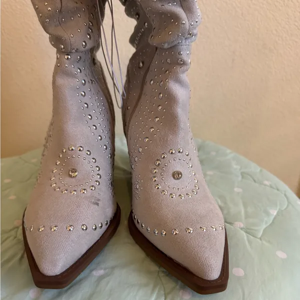 NEW Very G Stellar Womens Boot light Gray Studded Western Boots Womens size 9.5 - Image 2