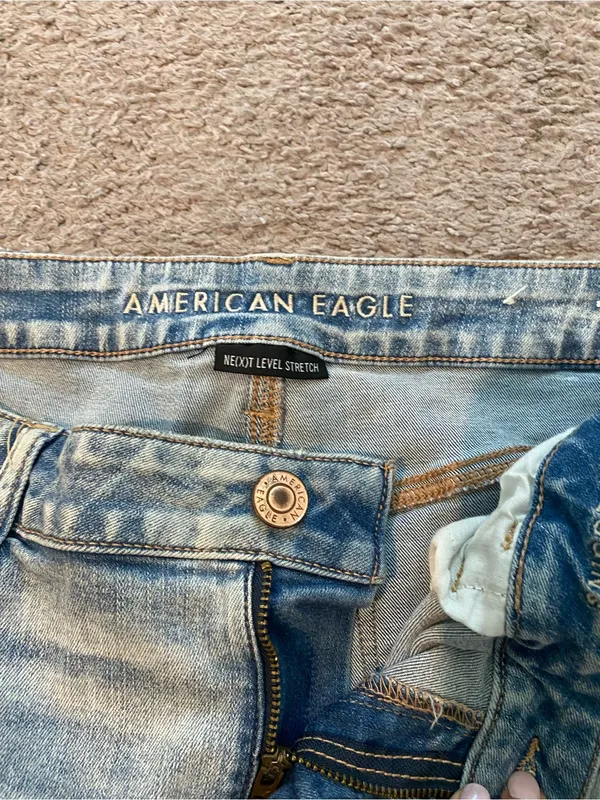 American Eagle Outfitters Light Wash Distressed Skinny Jeans - Image 5