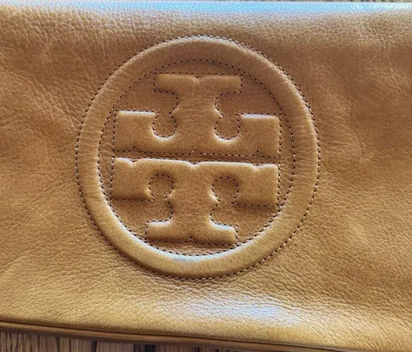 Tory Burch Bombe Tan Riva Leather Handbag with Strap and Gold Accents - Image 8