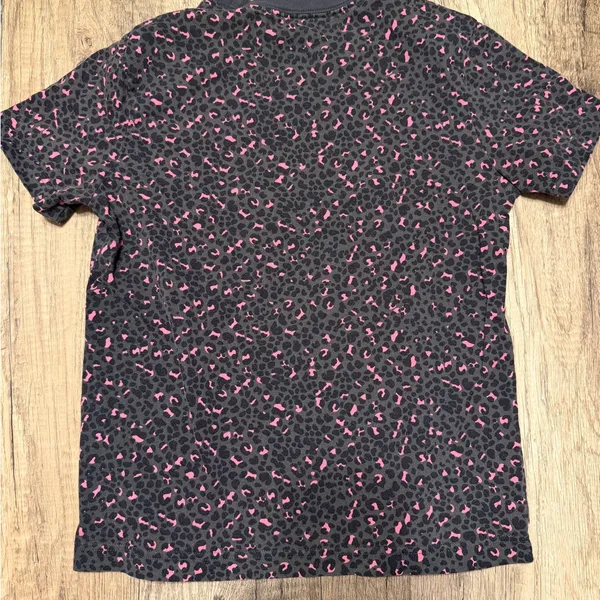 Nike Leopard Print Graphic Tee Pink Black Loose Fit Medium - Image 3