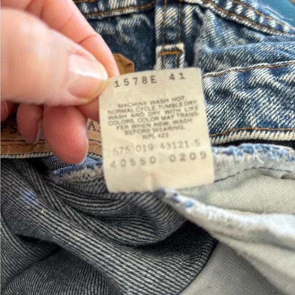 Vintage Levi’s 550 Orange Tab Jeans Made in USA 31x34 Classic Vintage Wash - Image 9