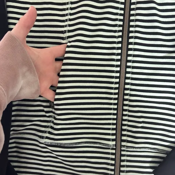 Lululemon Daily Yoga Mint Moment Jacket Sz 6‎ Full Zip Black Green Stripe Preppy - Image 3