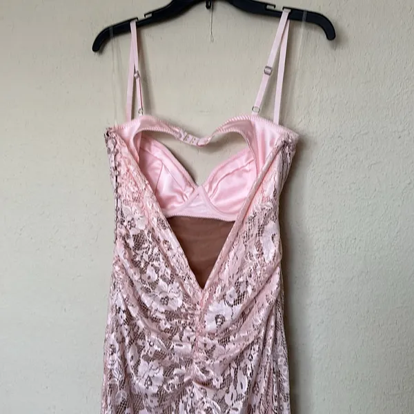 HOUSE OF CB 'Azzurra' Rose‎ Pink Lace Godet Gown NWOT size M - Image 5
