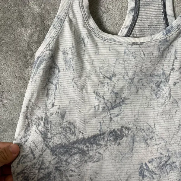 Lululemon Swiftly Tech Racerback 2.0 Multi Dye
Multi Dye White Grey Black Size 4 - Image 2