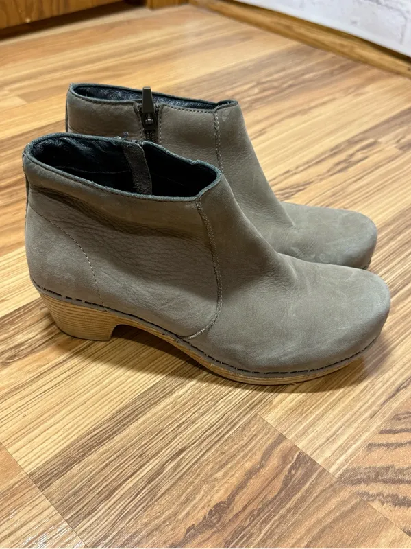Dansko Taupe Maria Leather Ankle Booties, sz 38 - Image 6