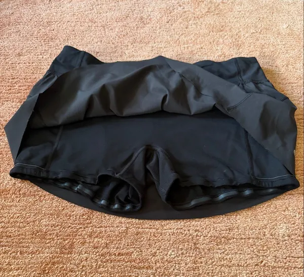 Lululemon Black Mini Athletic Skort Built-In Shorts Side Pockets Estimated L - Image 2