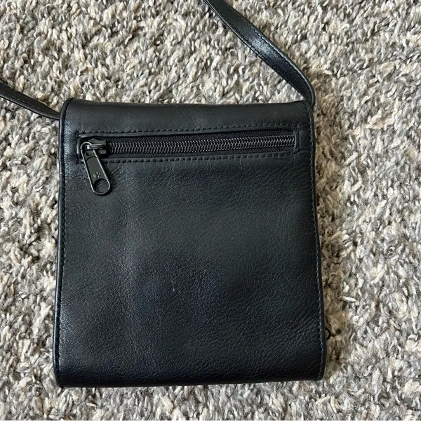 G.H.‎ Bass & Company Black Leather Wallet Crossbody Purse - Image 4