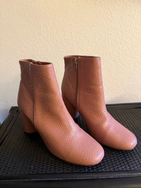 Pink boots Size 9 - Image 2