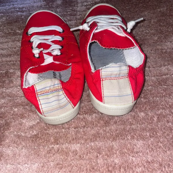 Stylish Red Women's Sneakers Size 6 - Image 4