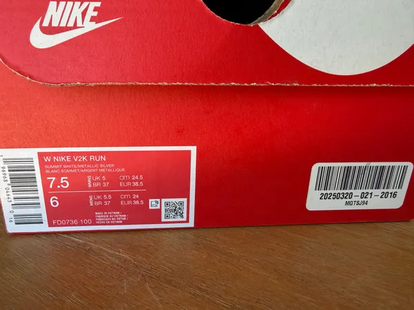 Nike V2K Run Summit White Metallic Silver Women’s 7.5 FD0736-100 w/ Box - Image 3