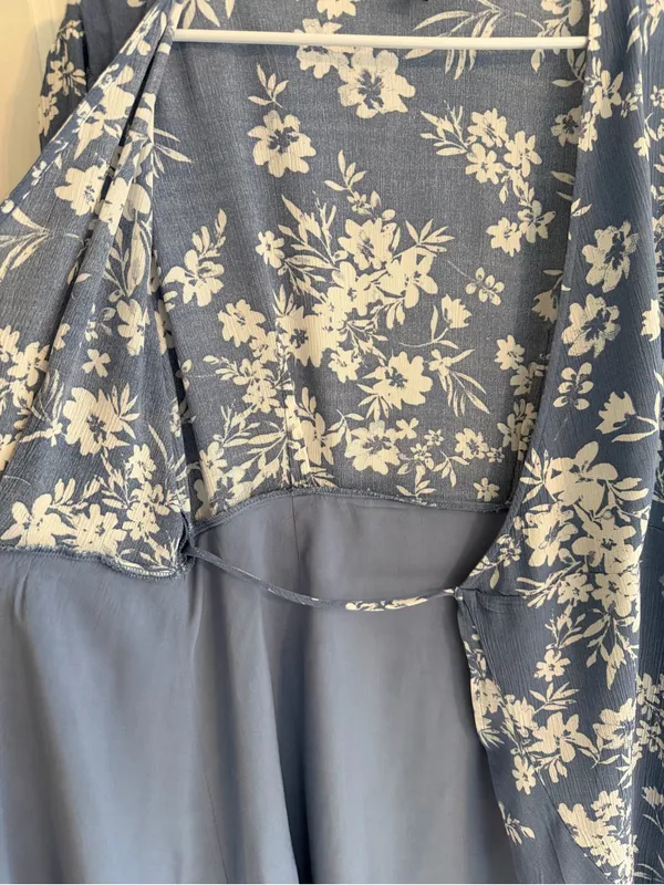 Lulus Blue‎ White Floral Wrap Dress Medium 3/4 Sleeve Ruffle Hem - Image 7