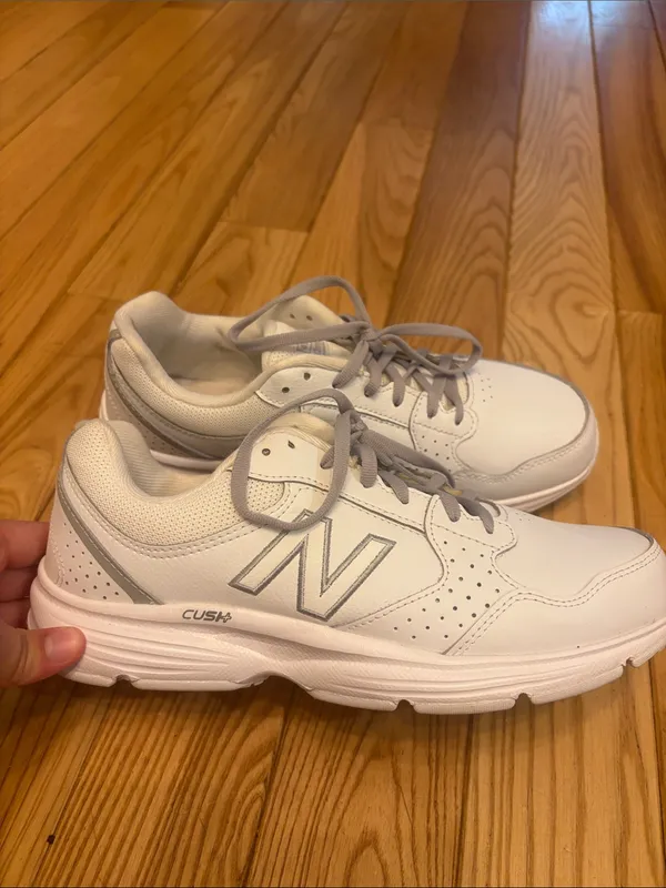 New Balance 411 V1 White Athletic Shoes Size 9.5 with CUSH+ Midsole Technology - Image 3