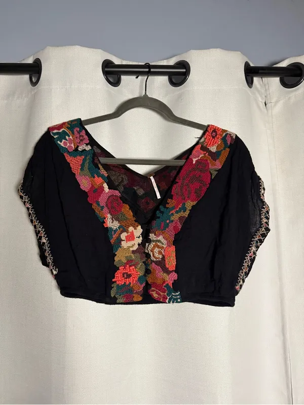 Free People Santoshi Black Floral Embroidered Crop Top Size 4 - Image 2