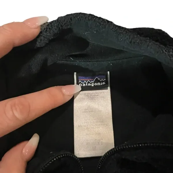 Patagonia‎ Women's Black Long Sleeve 1/4 Zip Size Medium - Image 2