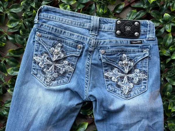 Miss Me Jeans Crystal Embroidered Pocket StraIght size 28 - Image 8