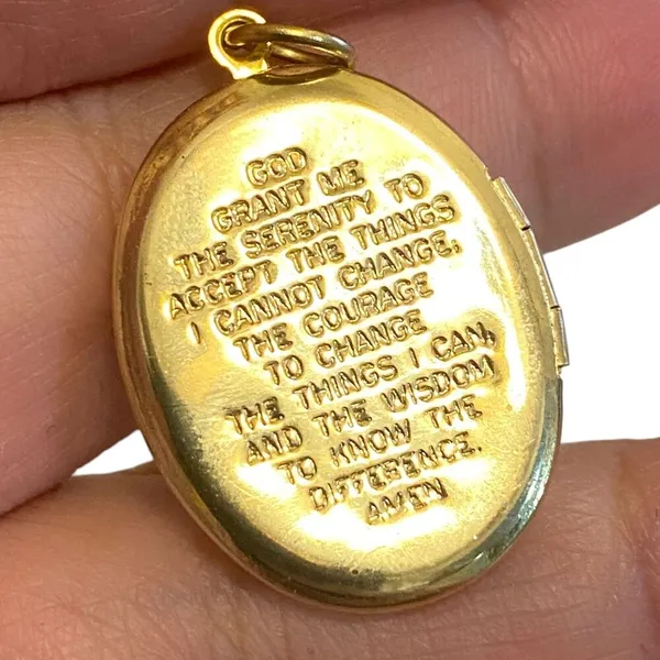 Praying Hand Vintage Locket Etched Floral Pendant Gold Tone Prayer Open Closed - Image 4