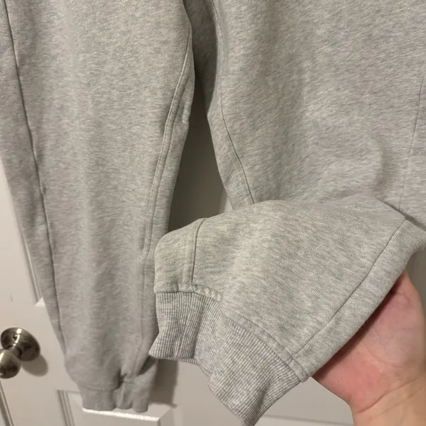 Lululemon Scuba Jogger Size 12 Light Heathered Grey - Image 4