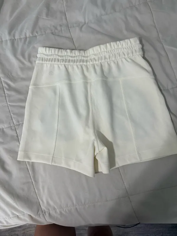 Lululemon Softstreme High-Rise Shorts 4" - Image 3