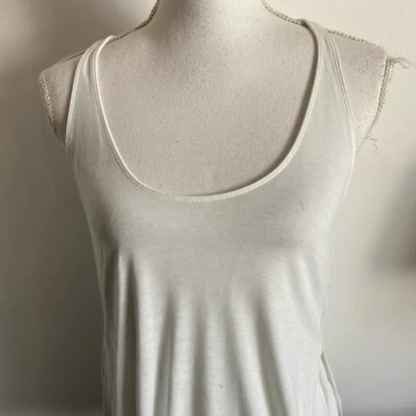 Wilfred • White Scoop Neck Tank Top - Image 2