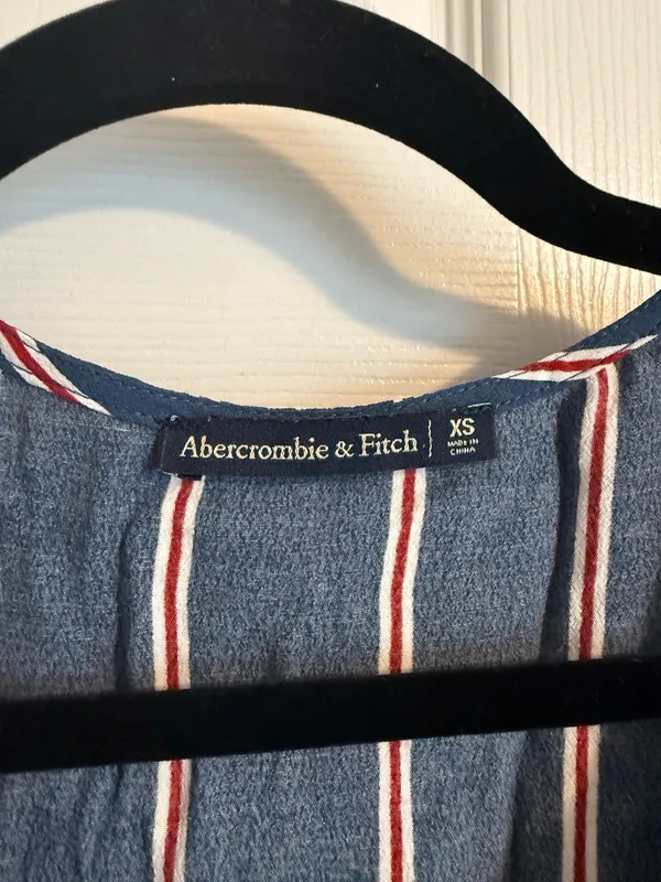 Abercrombie and Fitch wrap top size extra small blue and red striped - Image 2