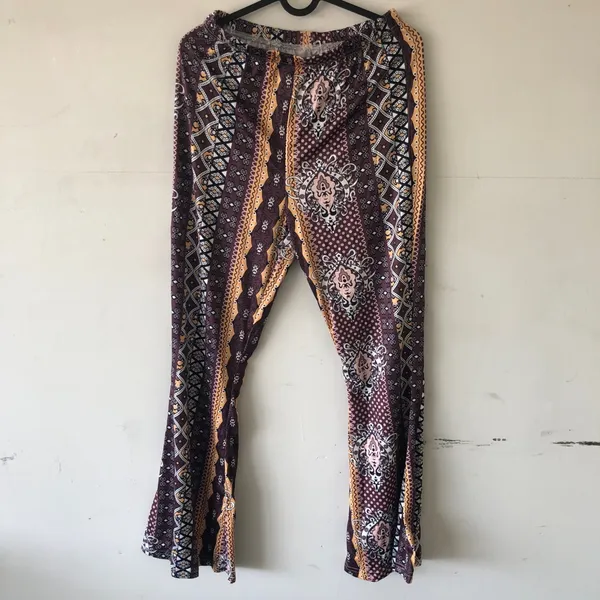 Amazon Hippie Bellbottom Stretchy Groovy Pants size Medium - Image 7