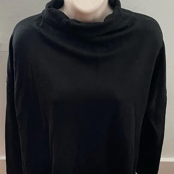 Lululemon merino wool black mock neck dropped sleeves sweatshirt, size 4 - Image 3