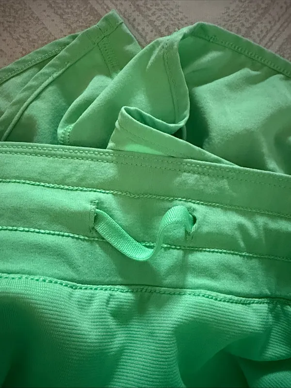 Lululemon Hotty Hot Shorts Low Rise 2.5” Lime Green Women’s Size 2 - Image 6