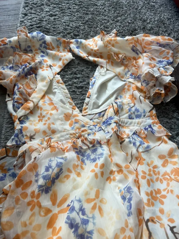 Hello molly frolic season Floral Ruffle V-Neck Mini Dress size 8 - Image 4