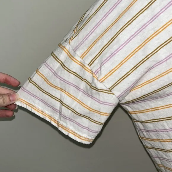 Madewell women’s medium Raw-Edged Hangout Tee in Branham Stripe‎ - Image 4
