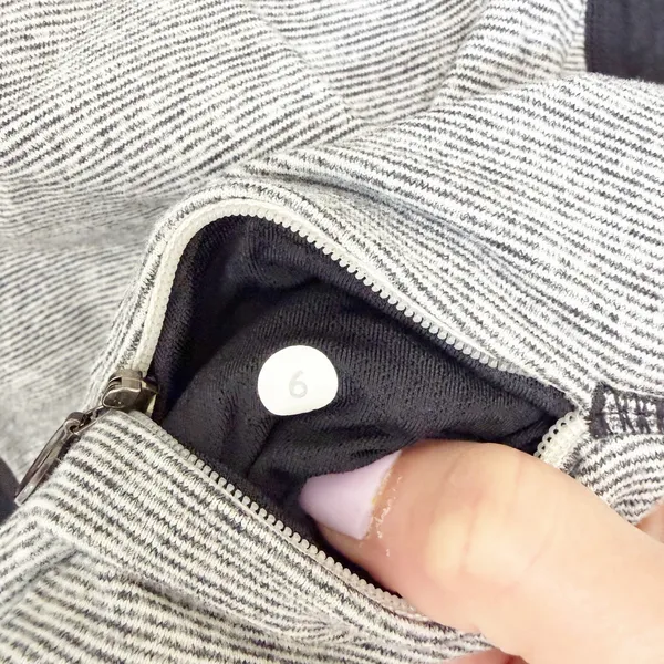Lululemon Full Tilt Gray Black Long Sleeve Shirt Sz 6 - Image 4