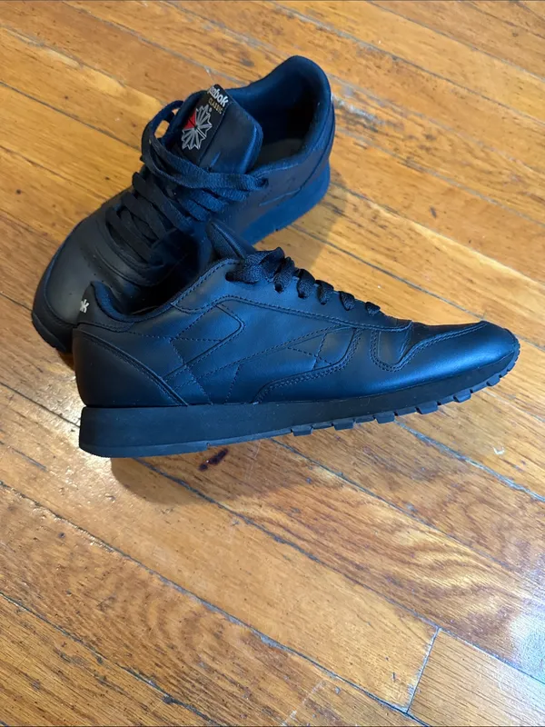 Reebok Women’s Classic Black Leather Sneakers Size 8 - Image 4