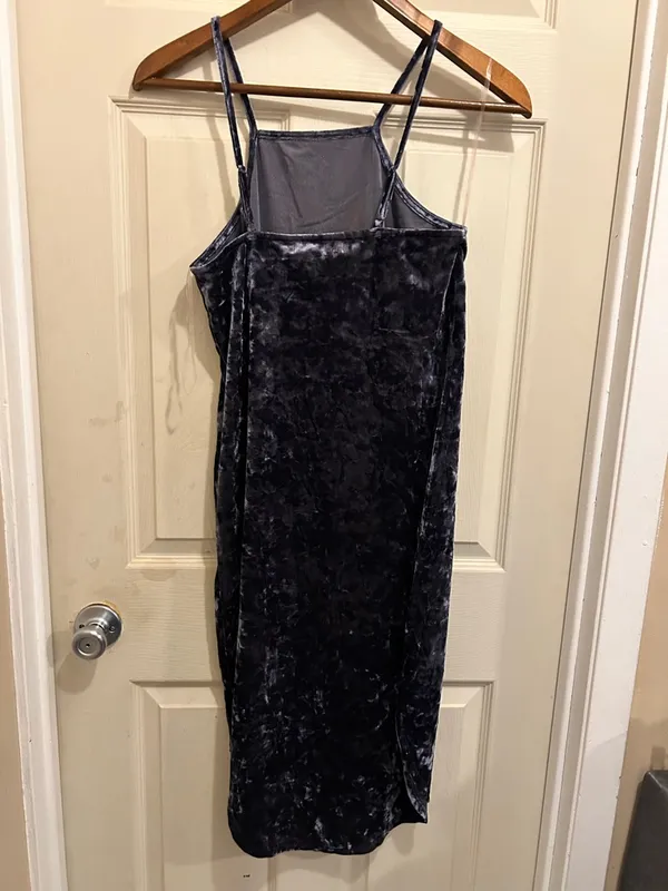 Fourteenth Place Sleeveless Velvet Mini Dress in smoky blue gray- size medium - Image 11